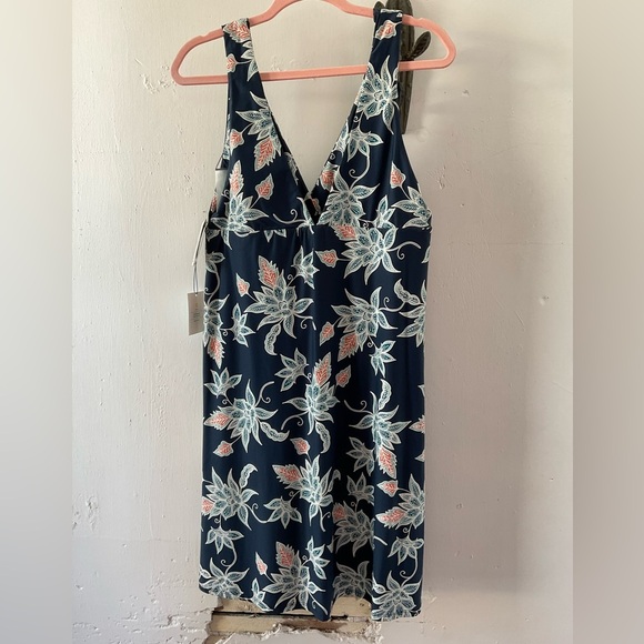 Carve Designs Floral UPF Dress NWT - Picture 2 of 3